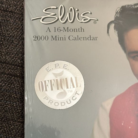 Elvis 2000 Mini Calendar - Picture 2 of 3